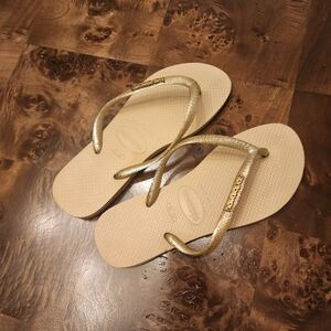 Havaianas Women's Sandals in Gold and Cream